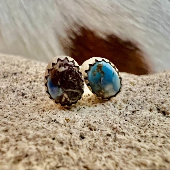 ❤️ Golden Hills Turquoise Navajo Style Brushed 925 Stud Earrings Closed Back - Picture 3 of 13